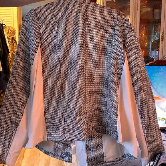 Beautiful zipper jacket - Picture 2 of 3